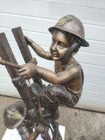 bronzen brandweermannen op ladder (2)